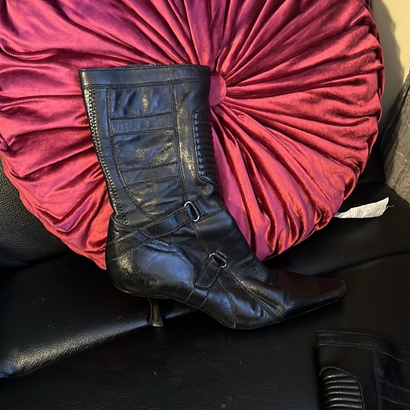 Boots - Picture 3 of 8